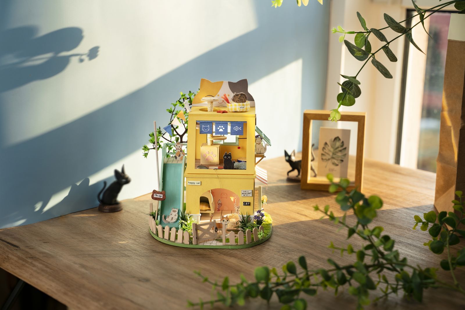 Robotime - DIY Miniaturhaus - Cat House (DIY House - 18.5 x 19.5 x-/bilder/big/scene photo-1.jpg